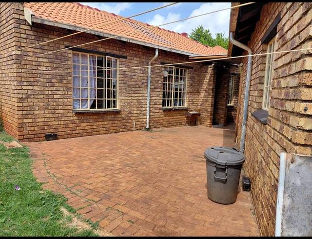 3 BEDROOM PROPERTY TO RENT IN CLAYVILLE